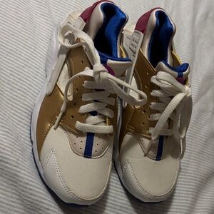Nike Huarache Run (GS) Youth Shoe cream Metallic Gold Racer Blue 5.5Y